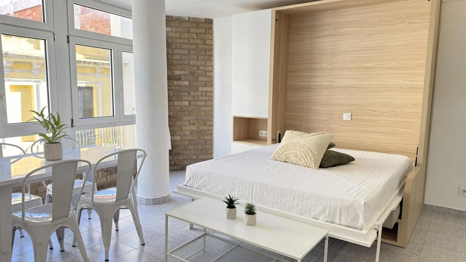 Agi Pi Sunyer Apartments Roses