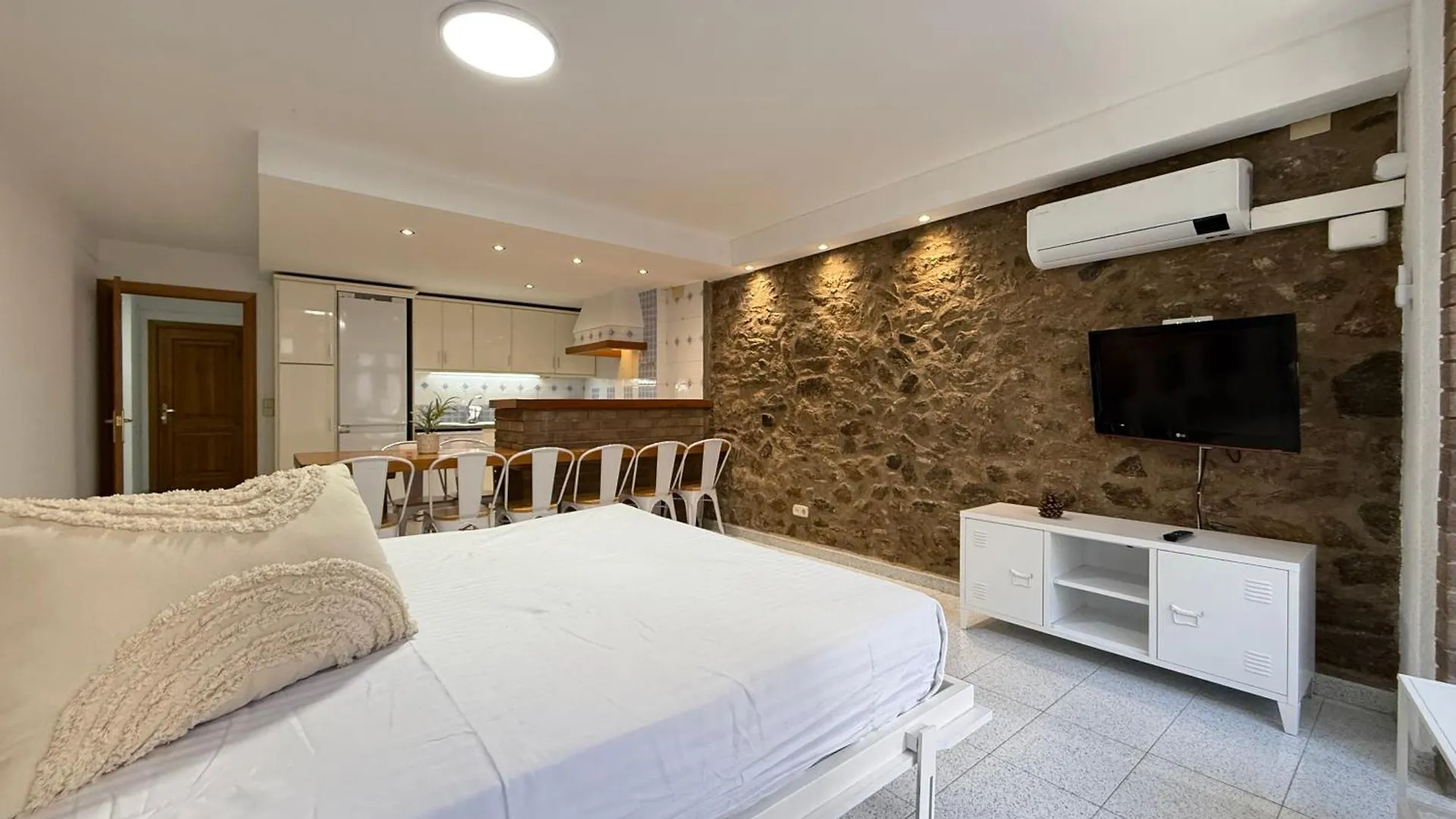 Agi Pi Sunyer Apartments Roses