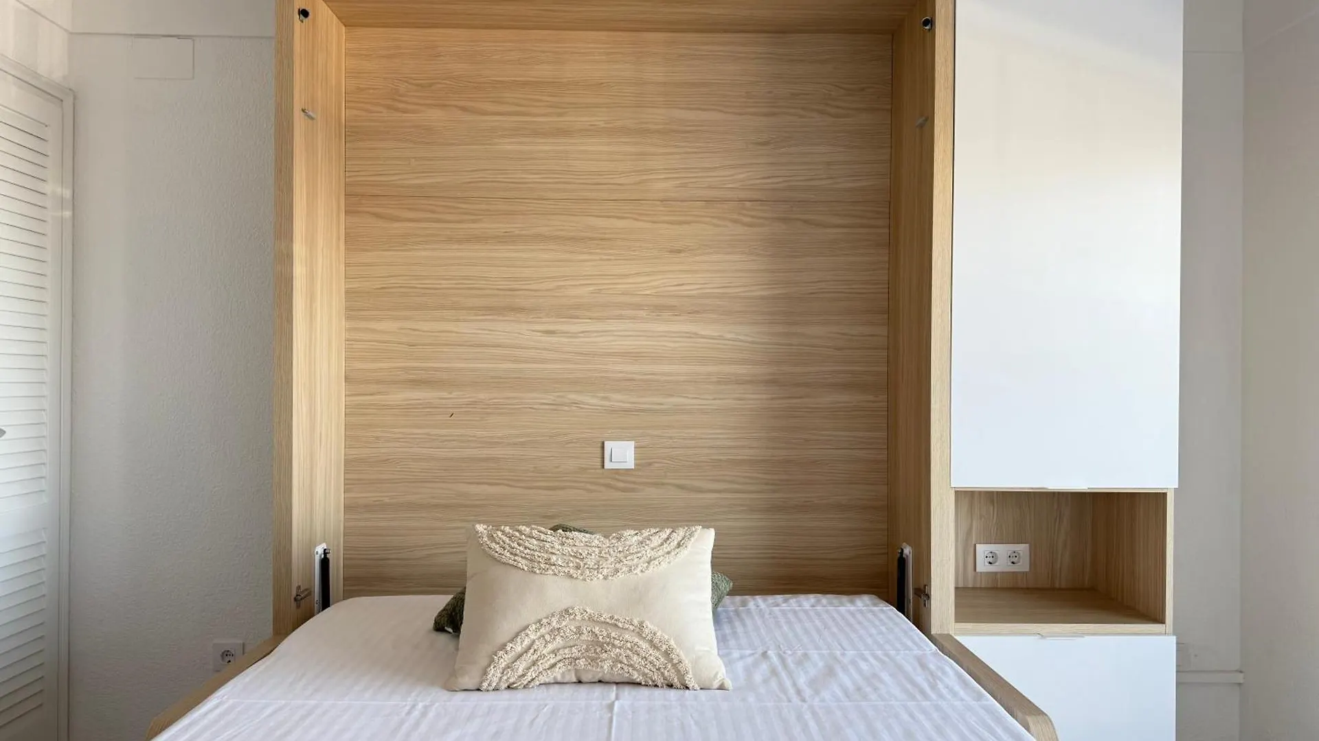 Agi Pi Sunyer Apartments Roses