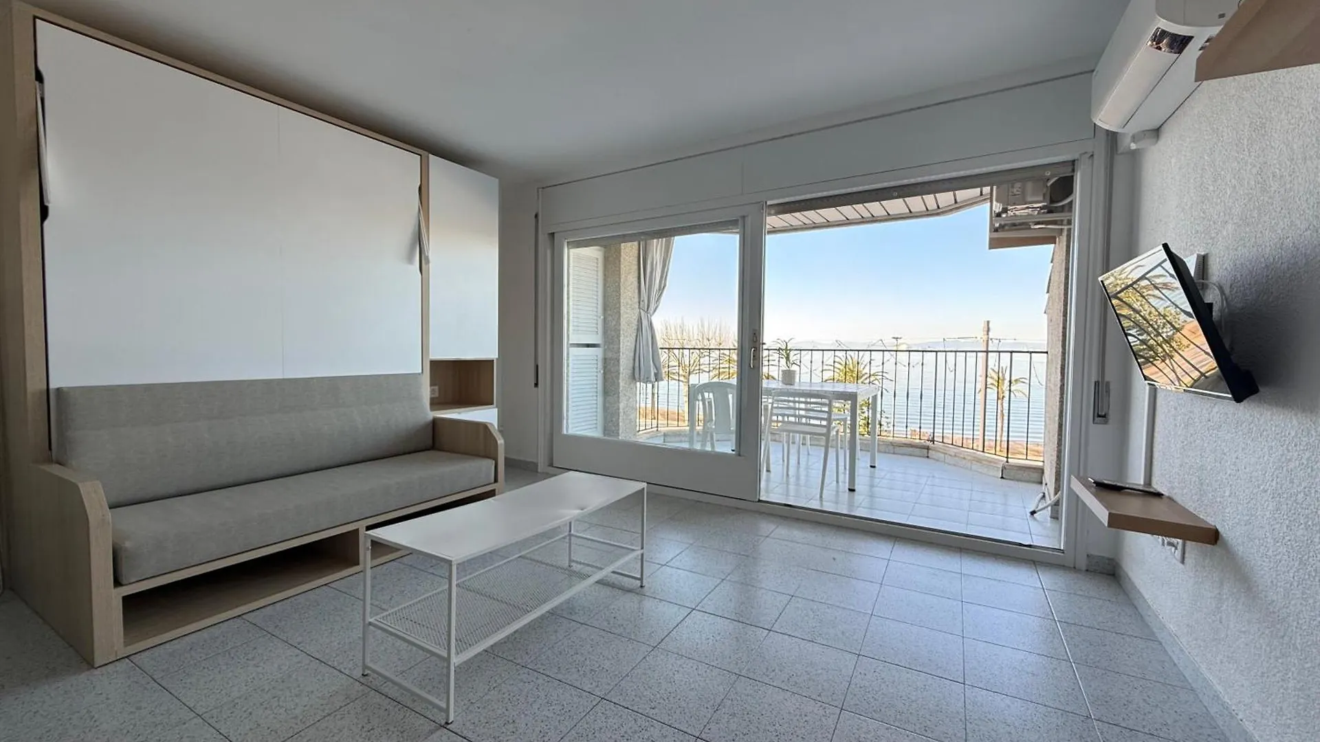 Agi Pi Sunyer Apartments Roses